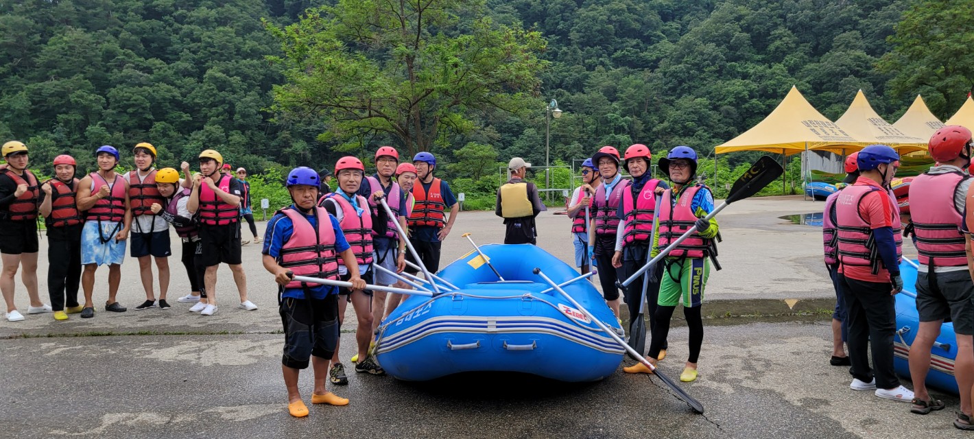 남강3 산악회, 제217차 정기산행 ‘인제 내린천 래프팅’…60대 동창들의 변함없는 우정
