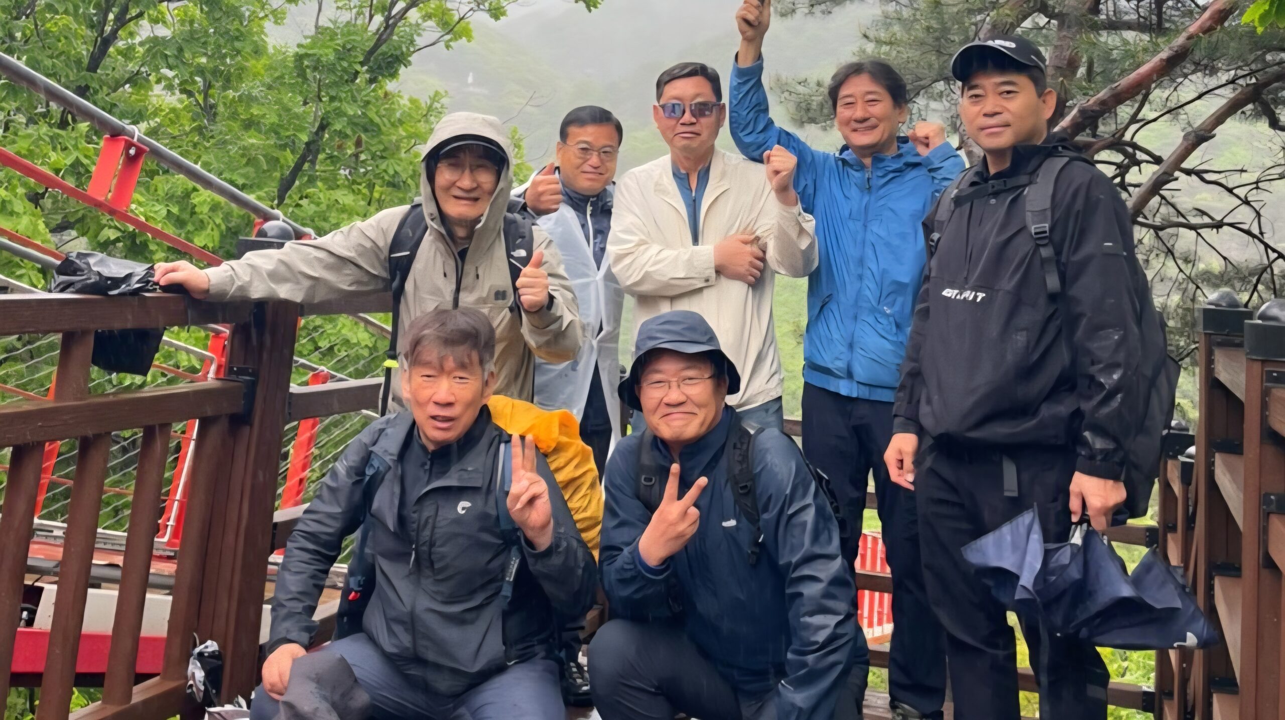 빗속을 걷다, 우정이 피었다 – 남강총동문산악회
